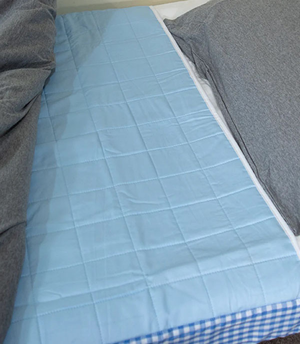 Brolly Sheets Bed Pad with Wings - 4 Sizes